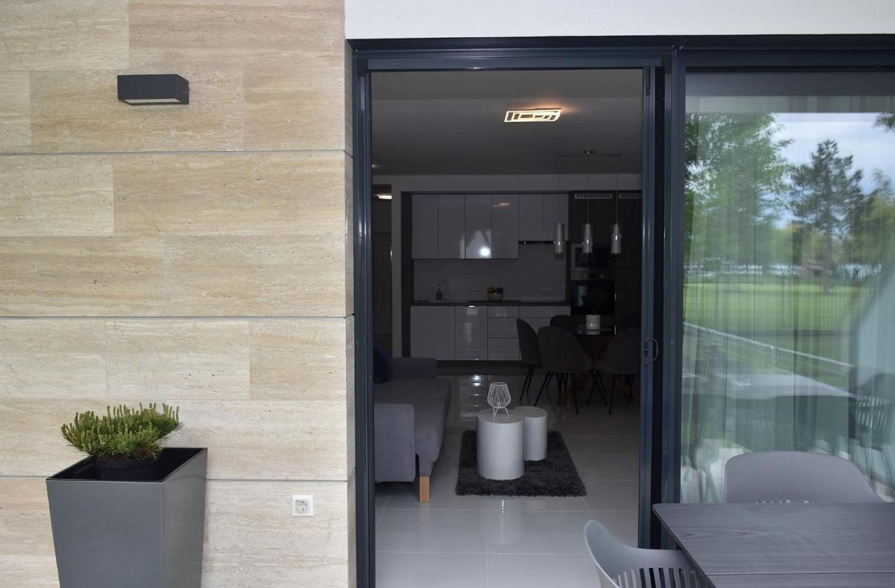 Limerence Apartments Сиофок Екстериор снимка