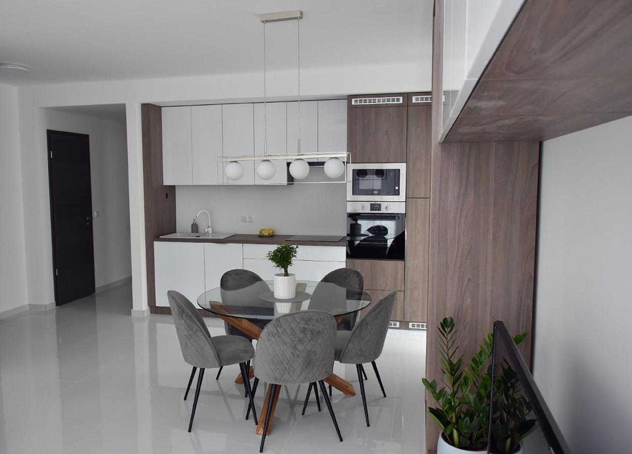 Limerence Apartments Сиофок Екстериор снимка