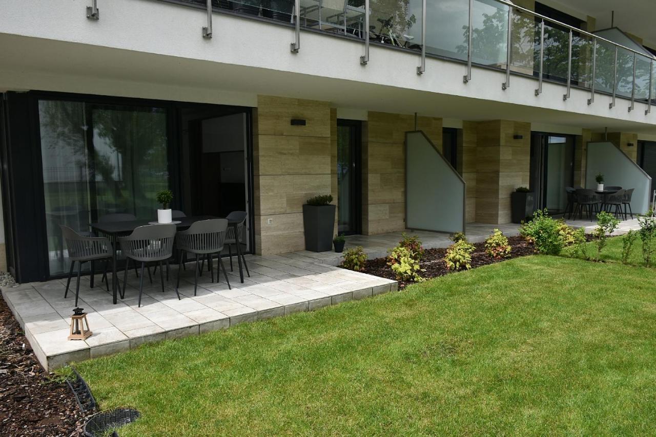 Limerence Apartments Сиофок Екстериор снимка