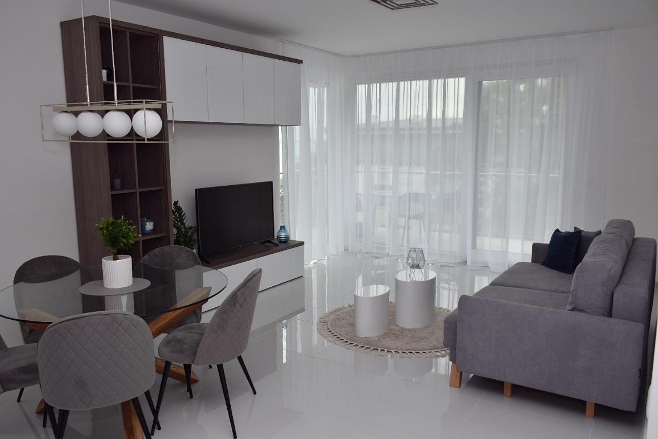 Limerence Apartments Сиофок Екстериор снимка